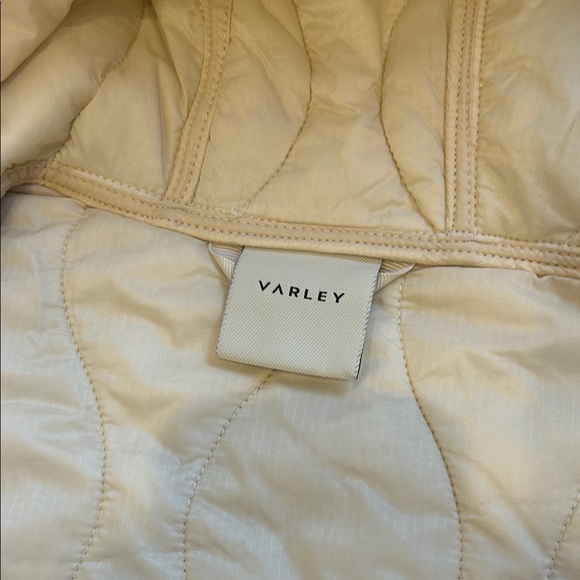 Varley Quilted Cream Hooded Jacket - Picture 3 of 4